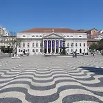 Remodeled Historic Apartment In Bairro Alto