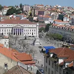 Remodeled Historic Apartment In Bairro Alto