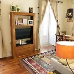 Remodeled Historic Apartment In Bairro Alto